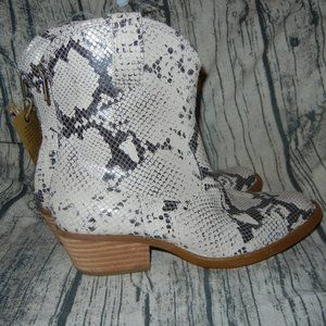 Born WYND Snake Print boots size 6.5 ankle